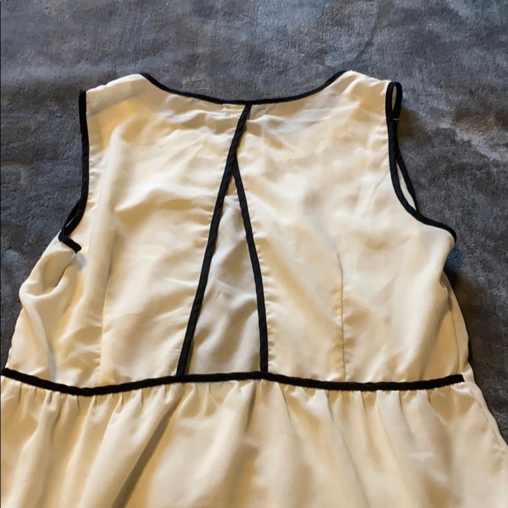 Buttons Shear Top - Picture 3 of 3